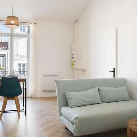 Magnifique T2 Classe Trois Etoiles, Hypercentre Rochefort, Arrivee Autonome