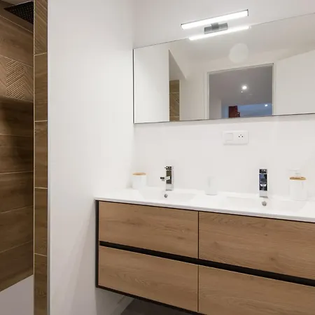 Magnifique T2 Classe Trois Etoiles, Hypercentre Rochefort, Arrivee Autonome * Rochefort (Charente-Maritime)