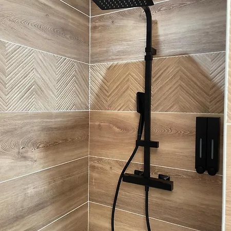 Magnifique T2 Classe Trois Etoiles, Hypercentre Rochefort, Arrivee Autonome